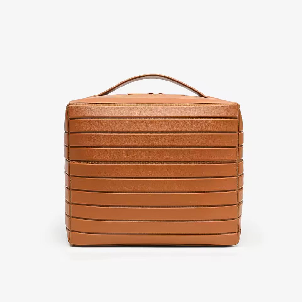 The Compackt Traveller — detail of fold-back lid fully opened revealing organised compartments