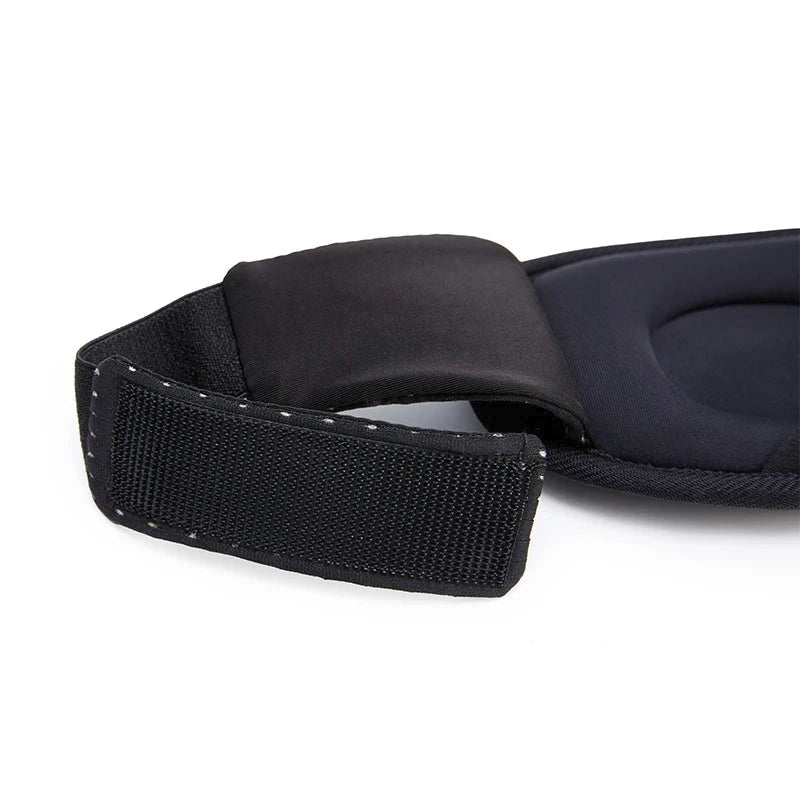 The Packt Blackout worn on airplane — 3D eye mask blocking cabin light for undisturbed sleep