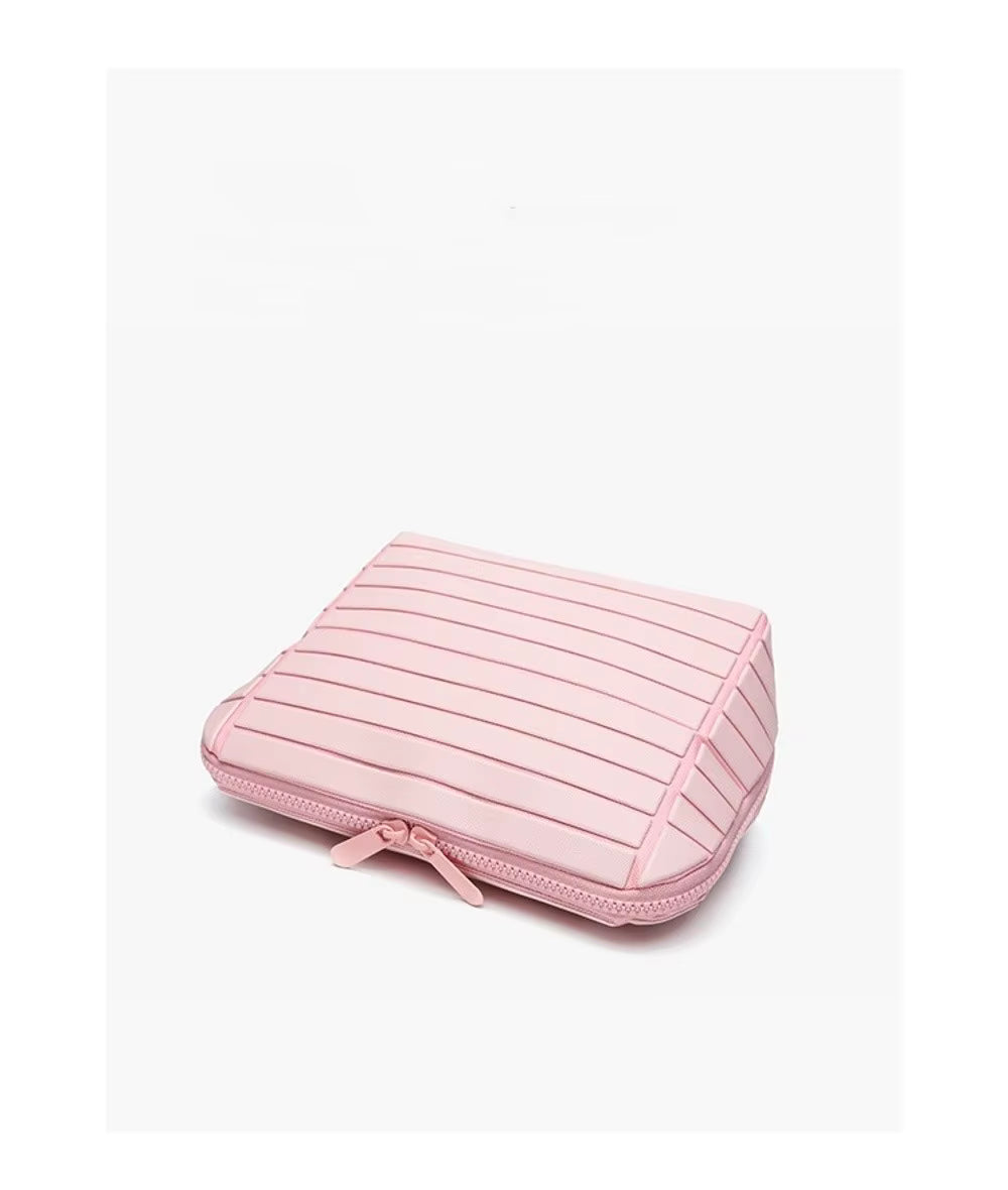 The Packt Traveller — top-down view showing zippered opening and handle